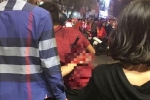 Mâu thuẫn trong lúc ngồi xem cổ động viên đi 'bão' mừng chiến thắng của ĐT Việt Nam, nam thanh niên bị đâm nhập viện