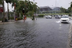 Đà Nẵng: Hầm chui 118 tỉ đồng bị ngập nặng, đường vào sân bay bị nước bủa vây, hàng loạt phương tiện chết máy