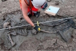 Tìm thấy bộ xương 500 tuổi vẫn còn đi giày ở London