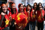CĐV nhuộm đỏ sân bay Nội Bài và Tân Sơn Nhất, lên đường sang Malaysia 'tiếp lửa' cho ĐT Việt Nam trong trận chung kết AFF Cup