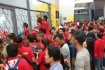 Báo Malaysia đưa tin CĐV Việt Nam phải đứng bên ngoài sân Bukit Jalil