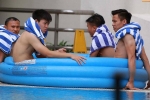 Tuyển Việt Nam ngâm mình trong nước đá để hồi phục sau trận đấu với Malaysia