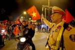 Cảnh sát xuyên đêm giữ an ninh khi Việt Nam vô địch AFF Cup
