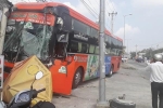 Tai nạn liên hoàn, xe khách Phương Trang lao vào quán nước ven đường