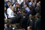 Cận cảnh các nghị sĩ Ukraina lao vào đánh nhau khi đang họp Quốc hội