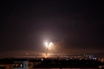 Video: Israel mới không kích gần Damascus, kho vũ khí của quân đội Syria nổ tung