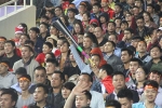 VIDEO: ‘Phát điên’ với ‘văn hóa cổ vũ’ bằng kèn Vuvuzela của CĐV Việt Nam