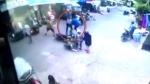Clip kẻ giật dây chuyền bị đánh nhừ tử vì dính tay lái vào xe ninja khi bỏ chạy ở Bình Thuận