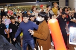 iKON sang chảnh nhà YG khiến sân bay Tân Sơn Nhất vỡ trận, sao nhí 'The Heirs' một thời cực nổi bật giữa biển fan