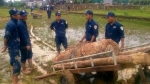 NÓNG: Phát hiện 1 quả b.om chưa n.ổ ở ruộng tại Bắc Giang