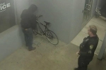 Góc khó hiểu: Thanh niên vào đồn công an ăn trộm xe đạp, đang loay hoay tác nghiệp thì bị tóm