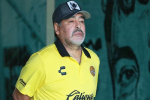 Huyền thoại Maradona nhập viện khẩn cấp do xuất huyết dạ dày