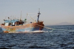 Tàu cá hỏng máy, 5 ngư dân lênh đênh trên biển gần đảo Bông Bay, thuộc quần đảo Hoàng Sa