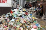 Sự cố ở Thủ đô: 3 ngày không đổ rác, phế thải tràn lòng đường, ngõ phố