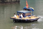 Xuồng mang BKS Biên phòng chở khách 'chui' trên vịnh Hạ Long