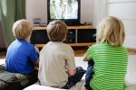 Trẻ nhỏ 'ngồi lì' trước tivi hơn 1 giờ/ngày có nguy cơ bị béo phì