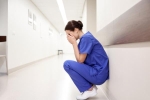 Vấn nạn bác sĩ tự tử do kiệt sức trong công việc