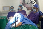 Doanh nhân Hà Nội vừa phẫu thuật u não vừa hát quốc ca trên bàn mổ