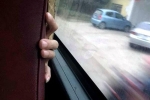 Ám ảnh kinh hoàng trên chuyến xe về quê ăn Tết: Cô gái trẻ bị 'đôi tay hư hỏng' này tìm cách sàm sỡ