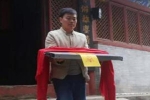 Thờ cúng máy chủ chơi game tại Trung Quốc để cầu may