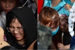 Ảnh: Mệt mỏi vì chen lấn giữa hàng vạn người dù chưa khai hội chùa Hương, nhiều em nhỏ ngủ gục trên vai mẹ