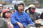 Hà Nội: Người dân vừa chạy xe vừa ngáp ngắn ngáp dài trong buổi sáng làm việc đầu tiên sau kỳ nghỉ Tết Kỷ Hợi