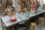 Cảnh báo dịp Valentine: Triệt phá cơ sở sản xuất nước hoa giả có chứa nước tiểu và phân chuột