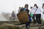 275.000 đồng/ngày 'cõng rác' từ đỉnh chùa Đồng Yên Tử xuống núi