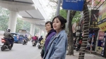 Đứng chờ xe buýt bên đường, cô gái Thái Nguyên khiến dân mạng nỗ lực “tr.uy tìm“ danh tính vì quá xinh