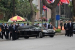 Đội vệ sĩ áo đen Triều Tiên mặt lạnh băng rời khách sạn Melia