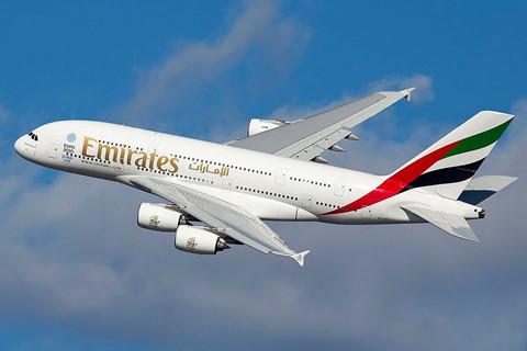 Là máy bay thân rộng 2 tầng, A380 có trọng lượng cất cánh tối đa là 575 tấn, tương đương trọng lượng của 5 con cá voi xanh. Ảnh: Wikipedia.