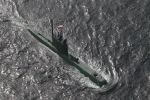 Iran phóng ngư lôi biết bay