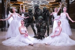 Bộ ảnh binh sĩ và vũ công ballet Nga gây tranh cãi