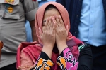 Cô gái Indonesia trong nghi án Kim Jong-nam xúc động đoàn tụ với cha mẹ