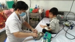 Hà Nam: Cha mẹ “tẩy chay“ vắc xin khiến con mắc sởi phải nhập viện điều trị