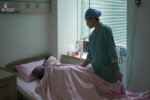 Mẹ trẻ nhập viện cấp cứu vì sảy thai, vừa khám xong bác sĩ tức tốc báo cảnh sát
