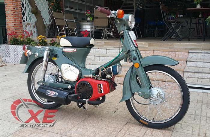 Đi hàng nghìn km bằng huyền thoại Honda Cub 81 ai gặp cũng phát mê