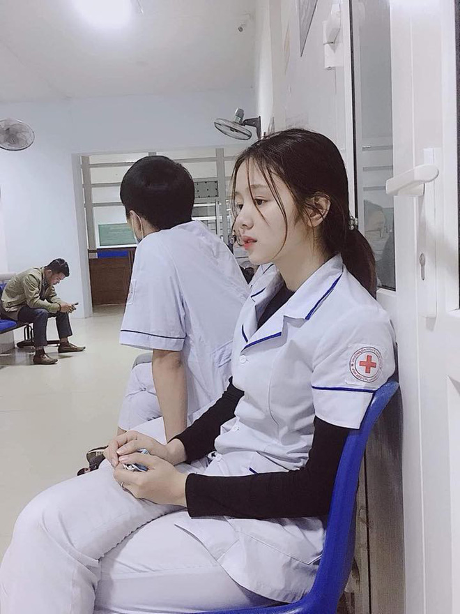 Bạn muốn gặp một y tá xinh đẹp, luôn tươi cười và tâm lý chu đáo với bệnh nhân? Hãy xem hình ảnh đầy thuyết phục của chúng tôi về một cô y tá xinh đẹp nhất định sẽ làm bạn ấn tượng.