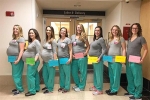 Chín y tá ở một bộ phận bệnh viện cùng mang thai