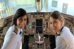 Mẹ và con gái cùng điều khiển một chuyến bay