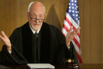 Thẩm phán Mỹ vô tình mất việc vì không nắm rõ luật