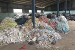 Choáng váng khi hàng chục tấn rác thải công nghiệp bị đổ trộm vào nhà