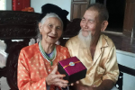 Ngưỡng mộ tình yêu 'ông bà anh' qua 70 mùa hoa nở ở Nghệ An: Ngày kỷ niệm hay lễ lộc gì cũng phải có quà cho vợ!