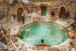 Nhà tắm công cộng 2.000 năm vẫn đông nghịt khách mỗi ngày