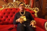 Phúc XO đeo toàn vàng giả, thừa nhận để 'câu view', giúp bản thân nổi tiếng