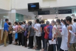 Bệnh viện Bạch Mai lên tiếng về hình ảnh 'xếp dép' chờ khám bệnh