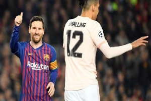 Lập cú đúp, Messi xóa dớp ở tứ kết Champions League