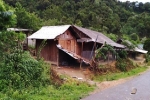 Nghệ An: Lốc xoáy khiến hàng chục hộ dân bị hư hỏng nhà cửa