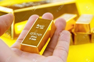 Giá vàng hôm nay 18/4: USD giảm, vàng vẫn ở đáy 4 tháng