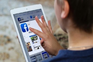 Facebook 'vô tình' thu thập danh bạ của 1,5 triệu người dùng